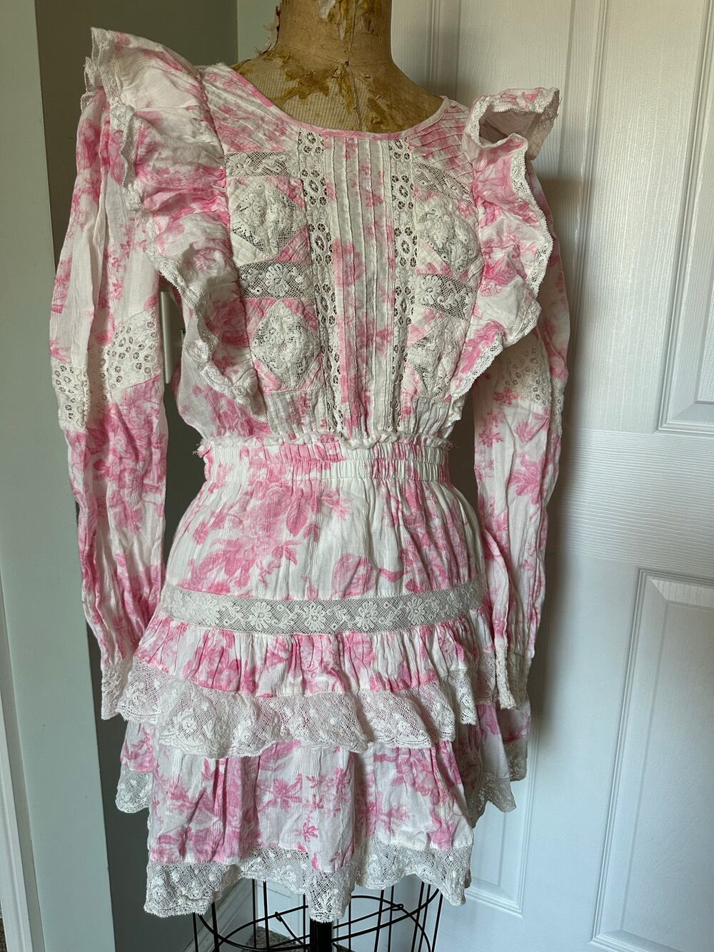 Love shack fancy Santorini dress pink white Sz m ruffled lace bell sleeve short